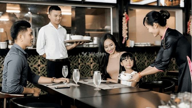 Nhân viên phục vụ là việc bán thời gian phổ biến hiện nay